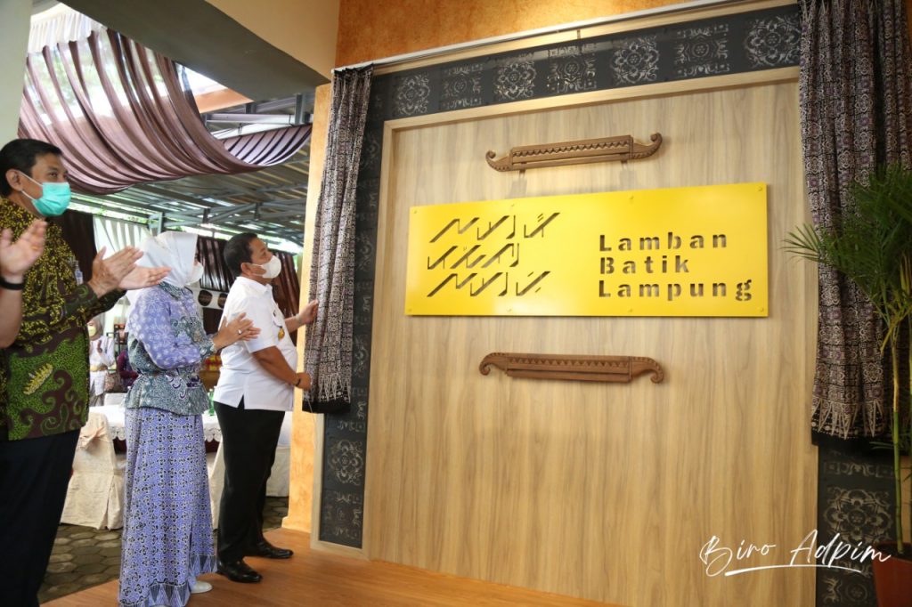 Gairahkan Perajin dan UMKM,  Gubernur Arinal dan Ibu Riana Lakukan Grand Opening  Lamban Batik Lampung