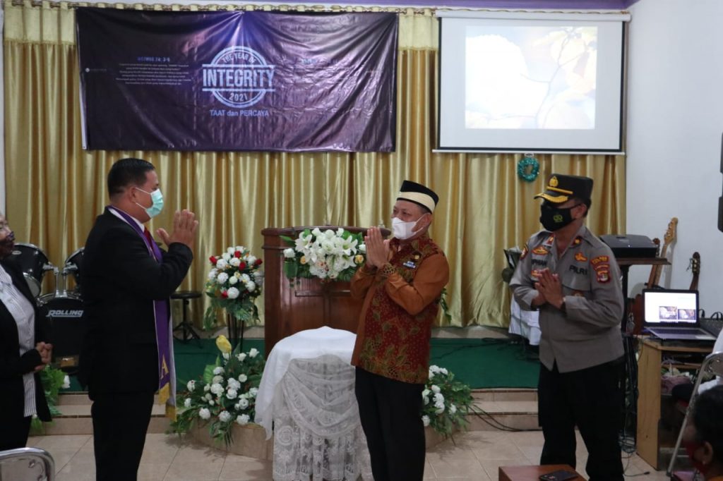 Bupati Lampung Timur M.Dawam Rahardjo, Kunjungi Gereja GBI Sukadana Pastikan Umat Beragama Ibadah Dengan Aman