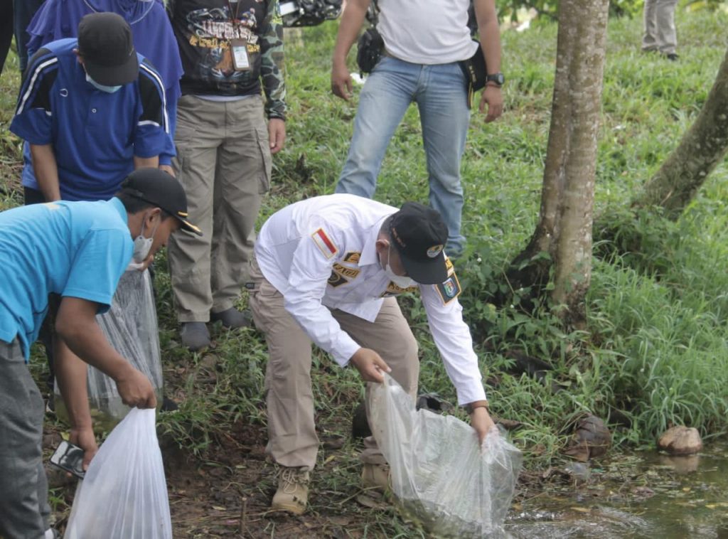 Peringati Hari Lingkungan Hidup Sedunia, Pemerintah Kabupaten Pringsewu Tanam Pohon dan Tabur Benih Ikan