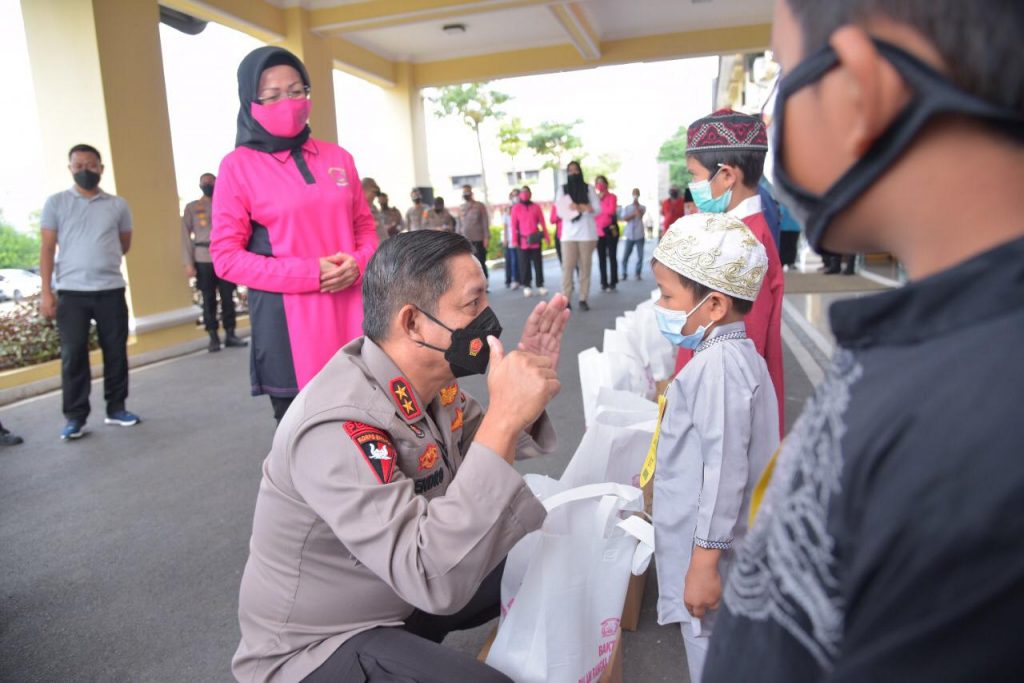 Peringati Hari Bhayangkara ke-75 Polda Lampung Gelar Sunatan Masal