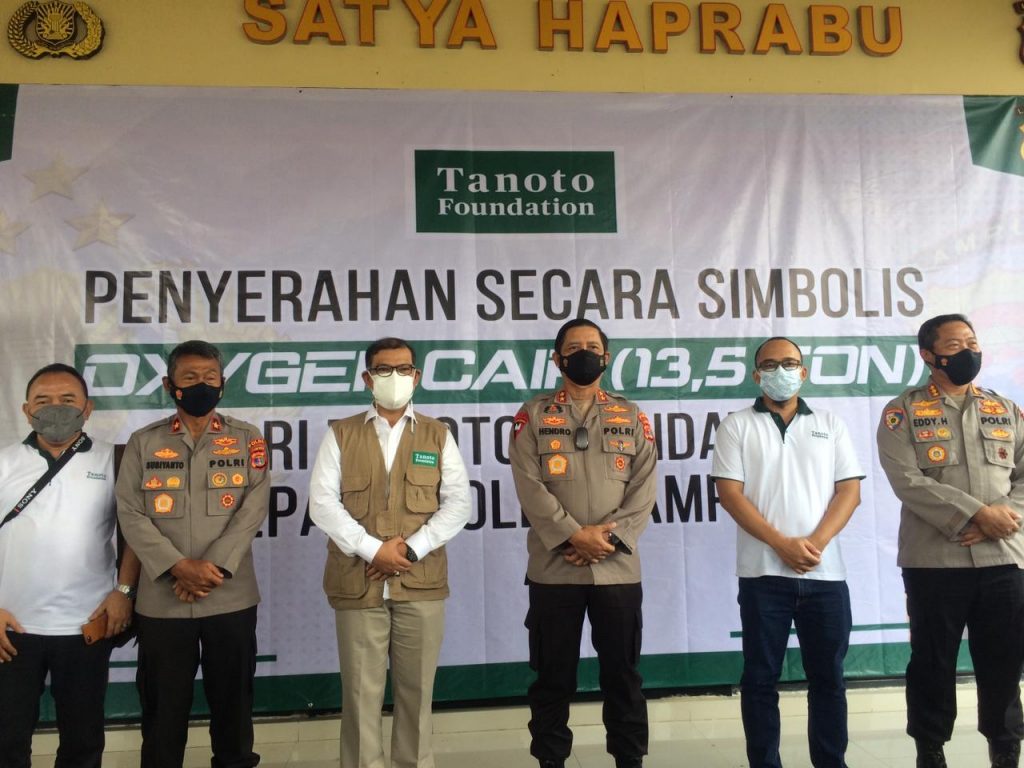 Tanoto Foundation Serahkan Bantuan 13,5 Ton Oksigen Liquid Ke Polda Lampung