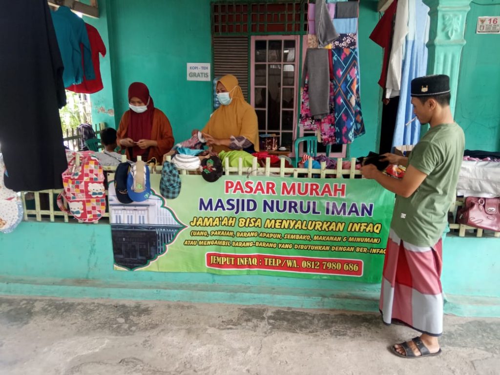 Pengurus Masjid Nurul Iman Pringsewu Utara Gelar Pasar Murah