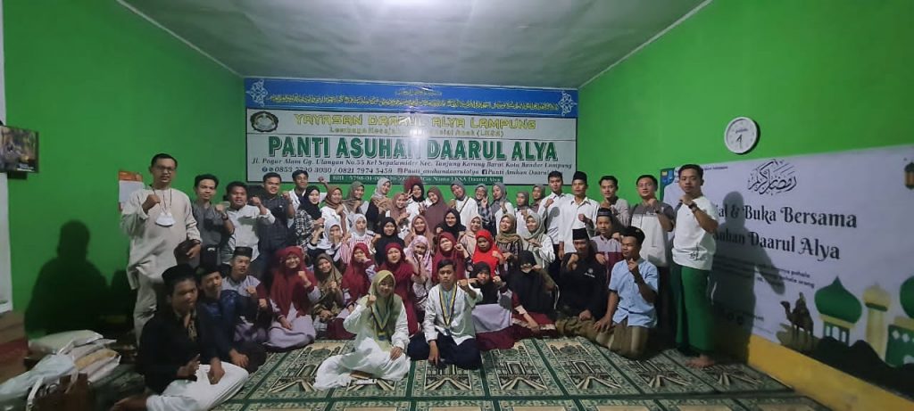 PMII KOMISARIAT MALAHAYATI BAKTI SOSIAL DAN BUKA BERSAMA DI PANTI ASUHAN DAARUL ALYA LAMPUNG