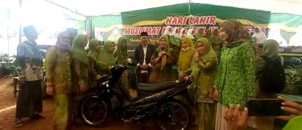 Pengurus PC Muslimat NU Pringsewu Dilantik, DPW PKB Lampung Sumbang Motor Oprasional