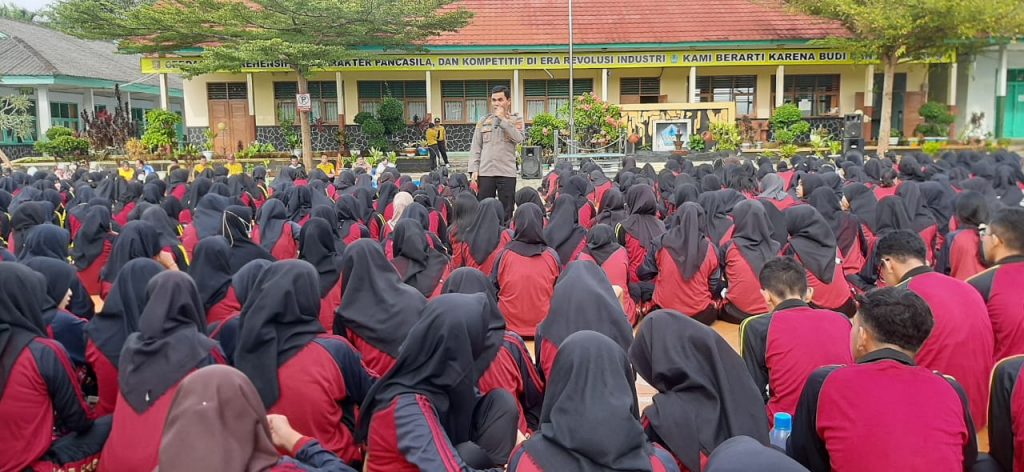 Cegah Kenakalan Remaja, Kapolsek Gadingrejo Terjun Langsung Kesekolah Beri Penyuluhan