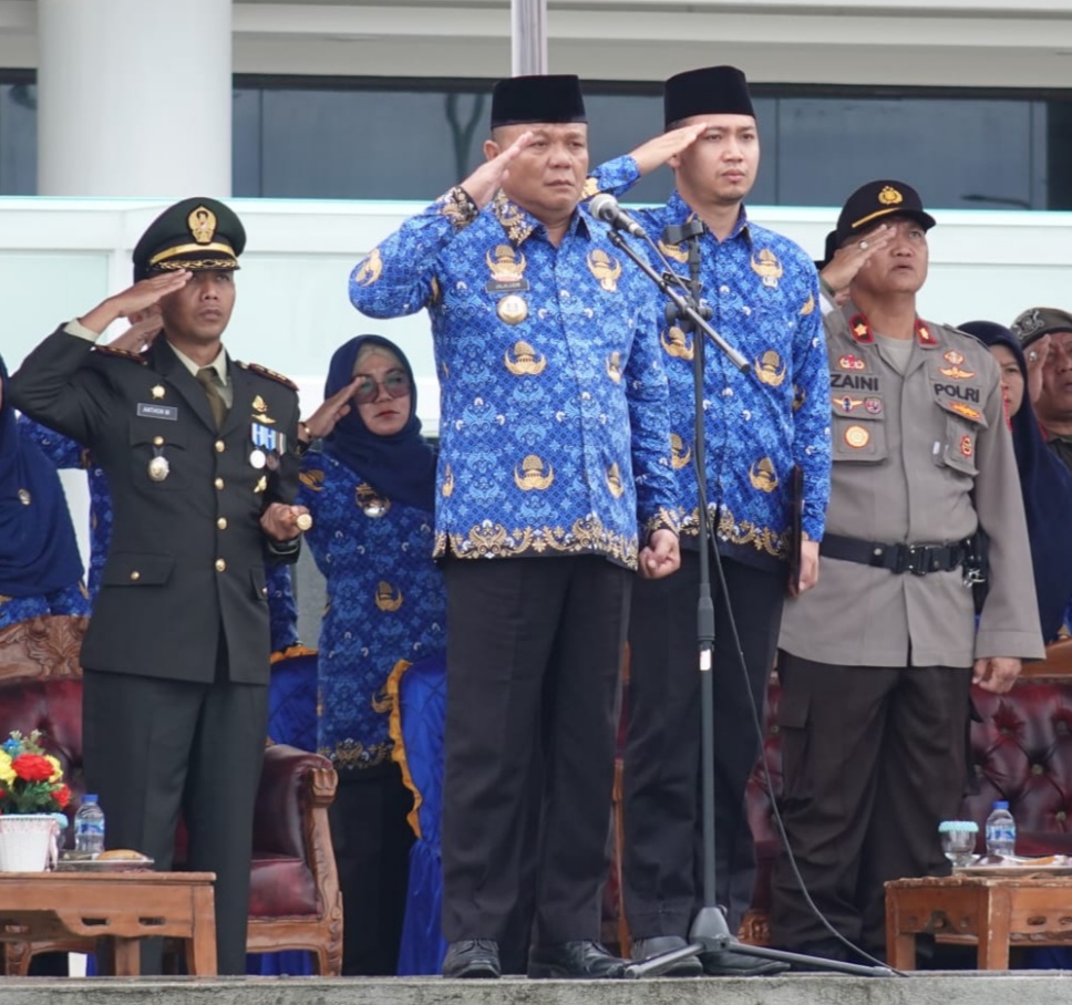 Upacara Peringati Hari Pahlawan Dan Hari Korpri Ke-51 Sekaligus Paripurna Bulanan Pemerintah Kabupaten Pesisir Barat Lampung.