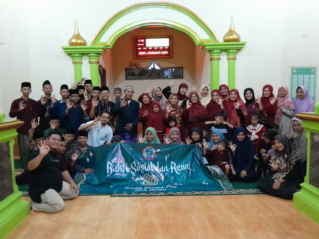 Alumi SMAN 1 Metro Angkatan 2003 Gelar Baksos dan Bukber