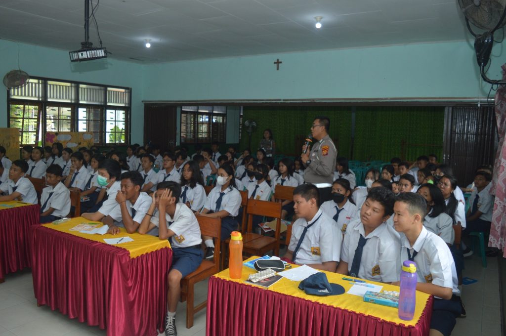 Satlantas Polres Pringsewu Edukasi Tertib Berlalulintas di SMP Xaverius