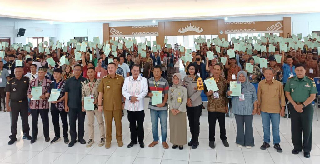 Pemkab Pesawaran Bagikan 645 Sertifikat PTSL