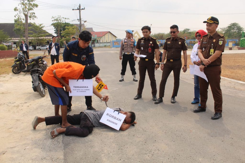 Polres Pringsewu Gelar Reka Ulang Pembunuhan ODGJ