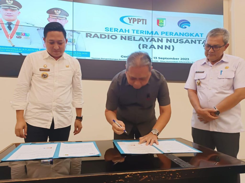 Minimalisir Resiko Nelayan Melaut, Pemkab Pesawaran Bekerja Sama dengan YPPTI Berikan Perangkat RANN