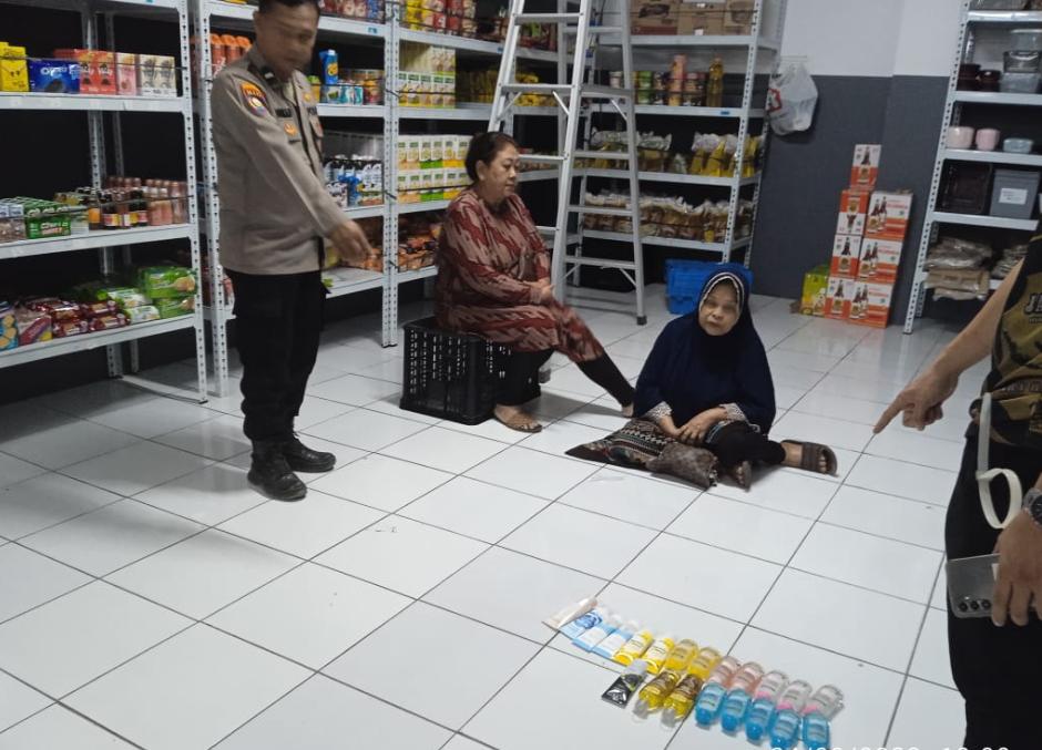 Mengutil Produk kecantikan, Dua Ibu-Ibu Asal Bandar lampung Ditangkap Polisi