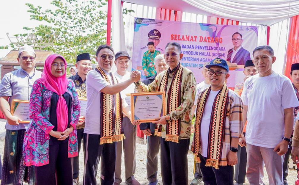 Pemkab Pringsewu Terima Penghargaan Dari BPJPH Kemenag RI