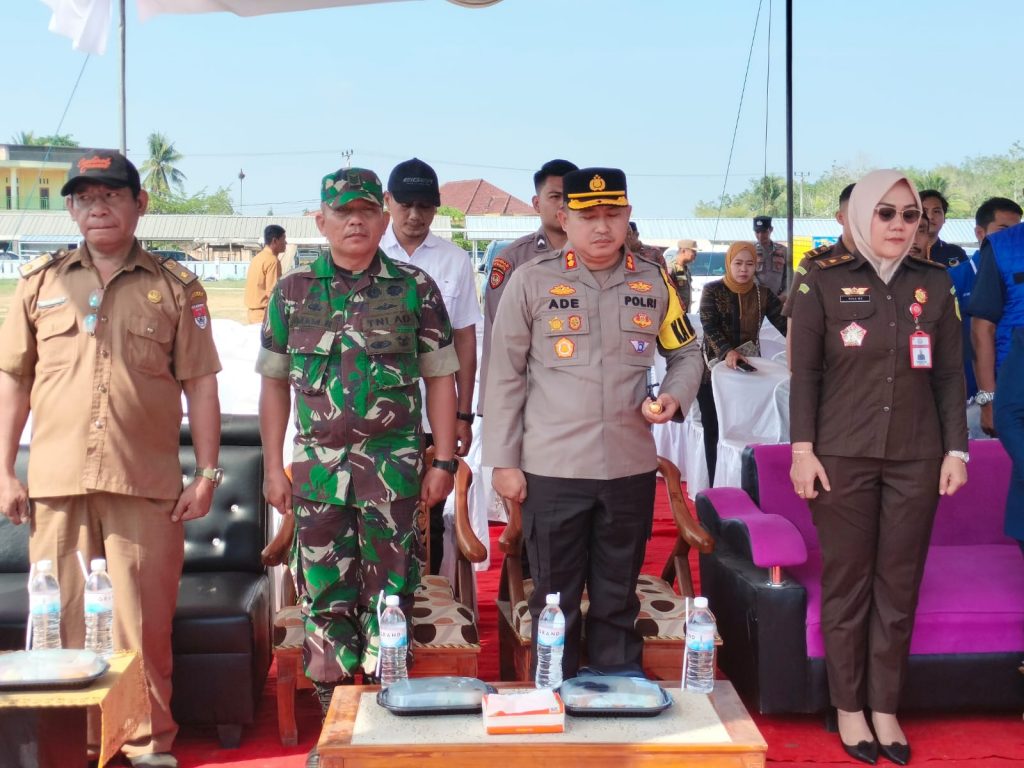 Polres Mesuji Bersama Bawaslu Mesuji Gelar Acara Deklarasi Damai Pemilu 2024 Di Lapangan Nusa Indah Brabasan