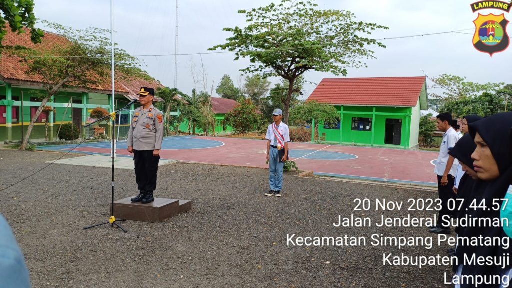 Para PJU Polres Mesuji Serentak Menjadi Inspektur Upacara Di Sekolah Sekolah Dan Menyampaikan Amanat Kapolda Lampung