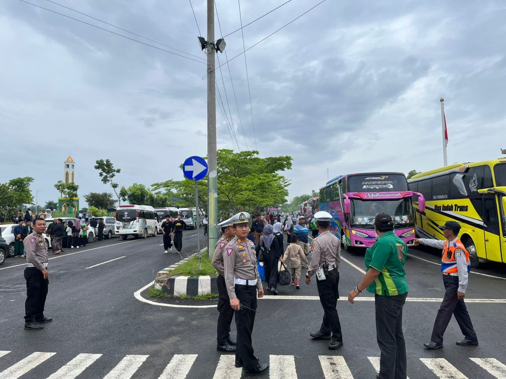 Polres Pringsewu Amankan Keberangkatan Peserta Harlah ke-101 NU Ke GBK