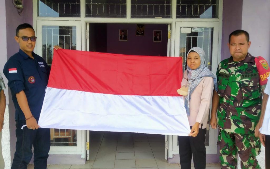 Upaya Rio Romadhona Mengganti Bendera Merah-Putih yang Rusak: Bentuk Nyata Cinta Tanah Air