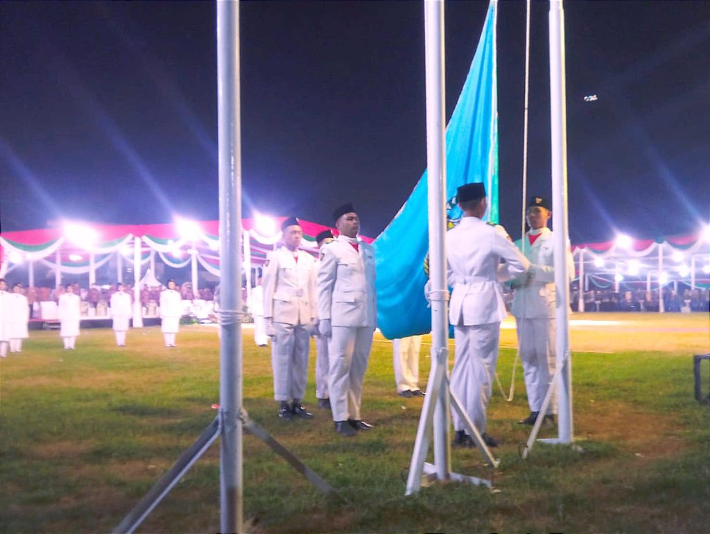 PASKIBRA MAN 1 Bandar Lampung Jadi Petugas Penurunan Bendera di Penutupan MTQ 2024: Kecamatan Rajabasa Juara Umum