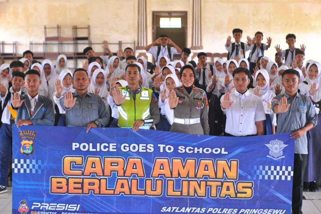 Kunjungi SMAN 1 Gadingrejo, Satgas Operasi Patuh Polres Pringsewu Ajak Siswa Baru Tertib Berlalu Lintas