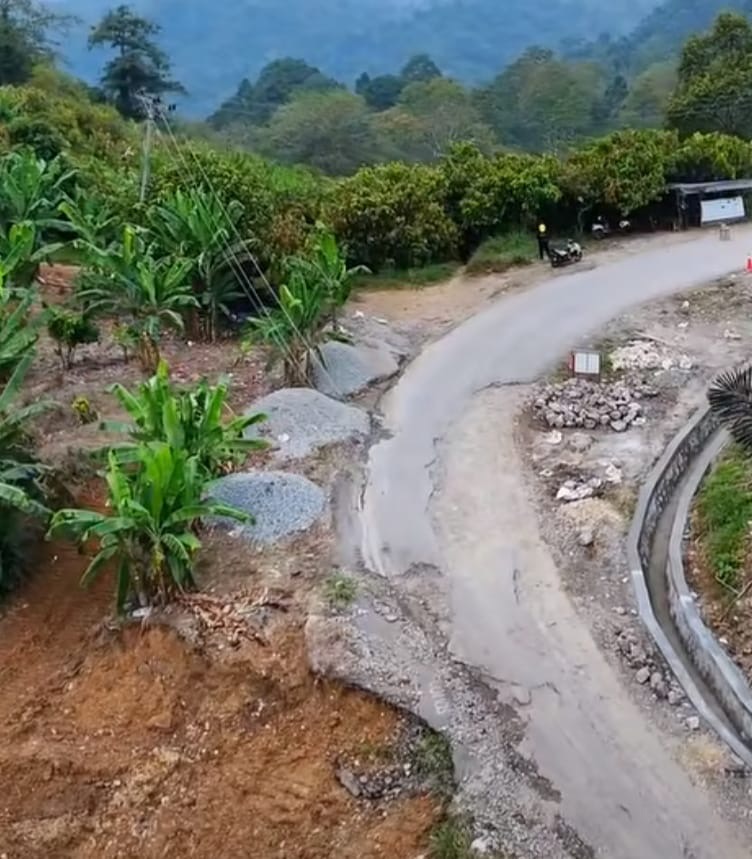 Jalan yang Tergerus Akibat Longsor Mulai Diperbaiki: Sekjen CBL Wahyan Mengapresiasi Kerja Keras Pemangku Kebijakan