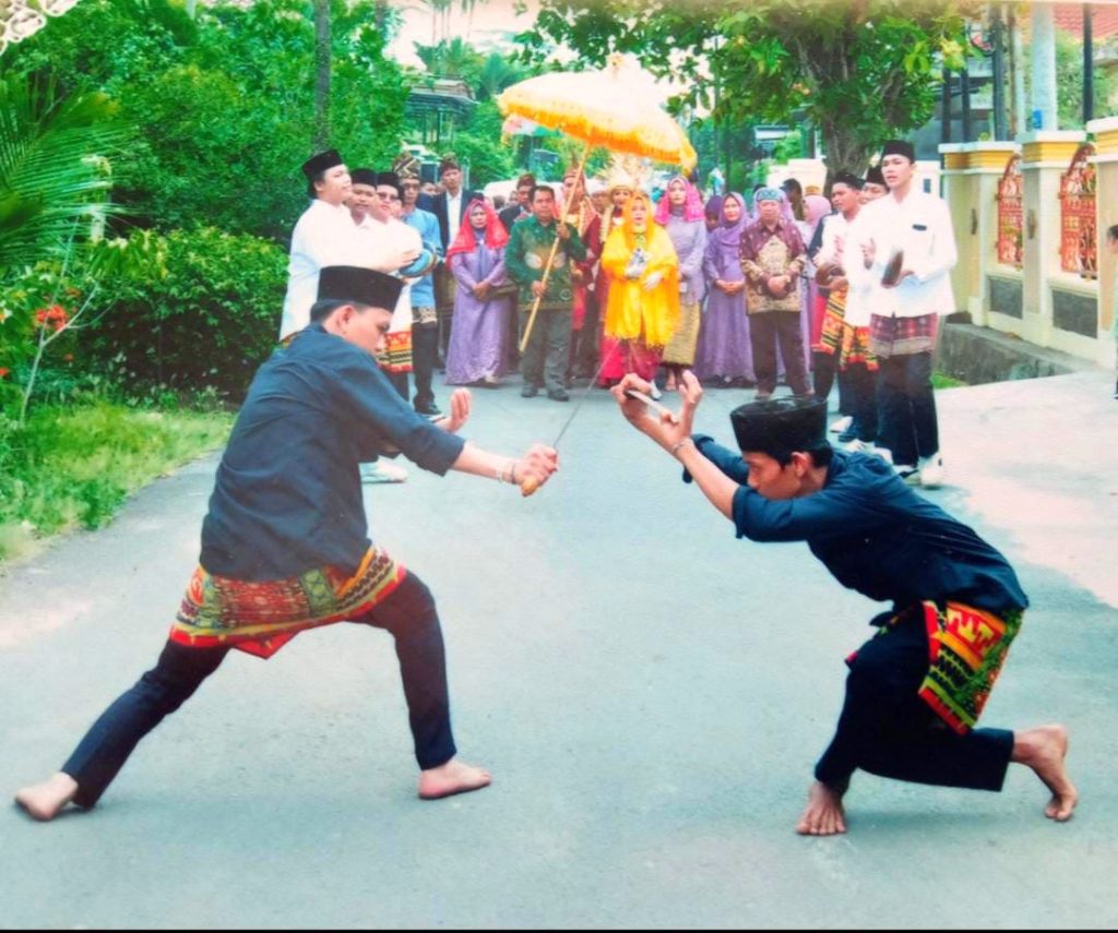 Kemeriahan Tari Pedang Pincak Khakot Meriahkan Ngunduh Mantu Keluarga Besar Pangeran Sunan Jati Makhga Bulo’ Tanggamus