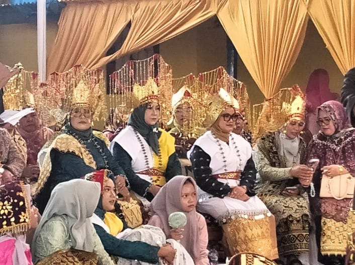 Resmi Ela Siti Nuryamah Bergelar Rateu Pimpinan Mergo dari Sekappung Limo Migo