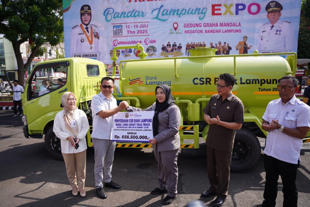 Bank Lampung Salurkan Bantuan Satu Unit Mobil Truk Tangki Sedot Tinja ke Pemkot Bandarlampung