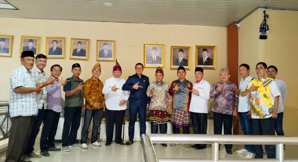 Presidium DOB Cukuh Bandakh Lima Serahkan Dokumen Usulan ke DPRD Tanggamus