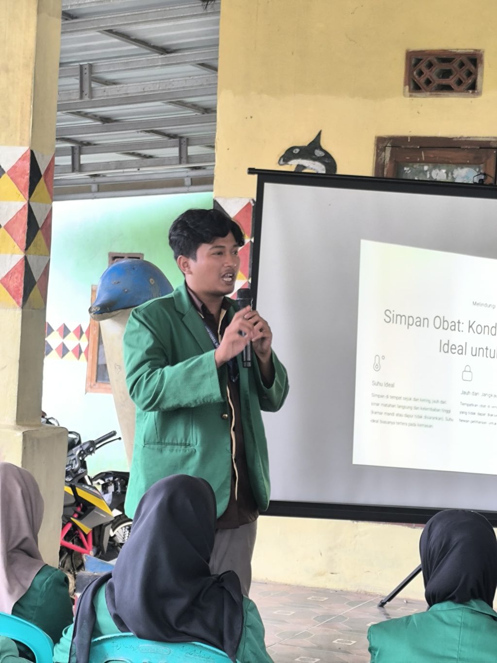 MAHASISWA KKL-PPM UNMAL LAKUKAN PENYULUHAN EDUKASI PROGRMA TENTANG DAGUSIBU UNTUK MEMDUKUNG MASALAH KESEHATAN  DI PEKON PADANG RATU