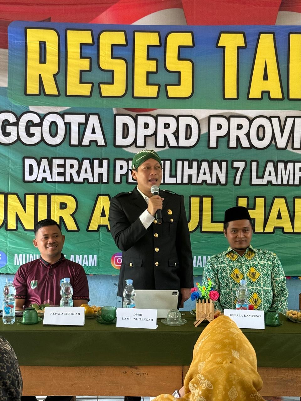 Anggota DPRD Lampung Komisi III Gelar Reses & Bagikan Bantuan Siswa
