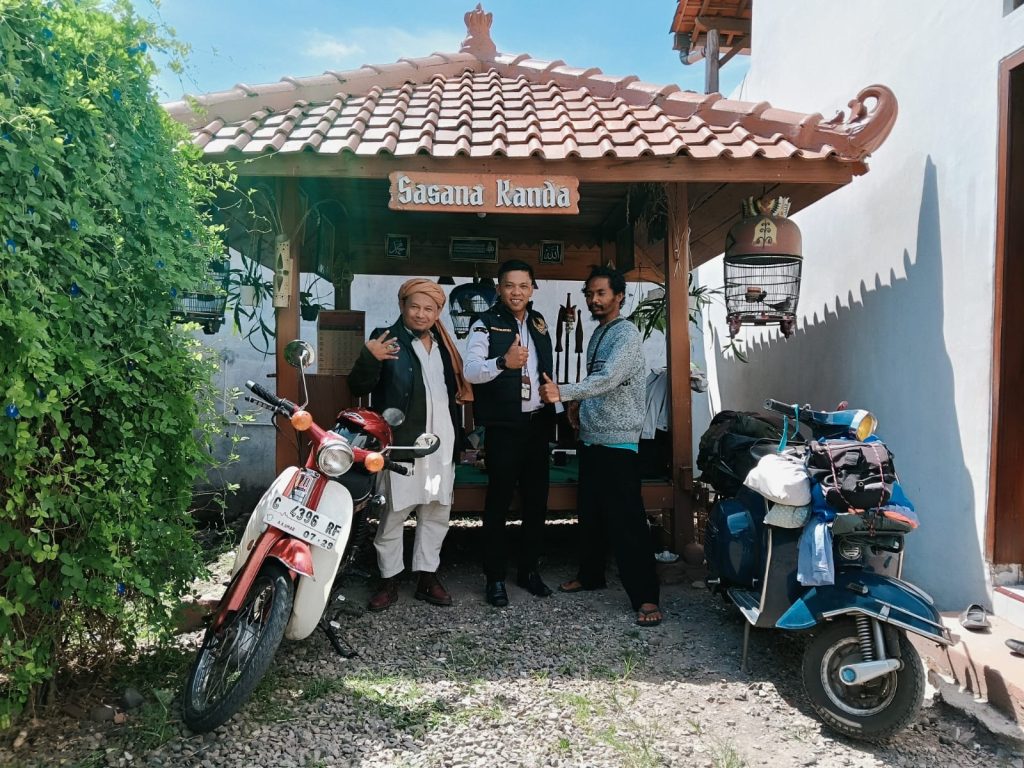 Kyai Asal Jogja Tempuh Perjalanan ke Lampung dengan Vespa 1975 untuk Hadiri Ijtima’ Indonesia Berdoa 2025