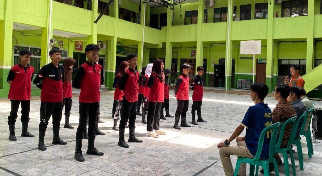 Pesan Jaga Nama Baik Madrasah, Paskibra MTsN 1 Bandar Lampung Resmi Dilepas ke Jakarta